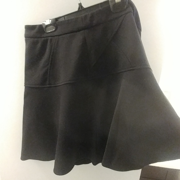Black skirt - Picture 2 of 3